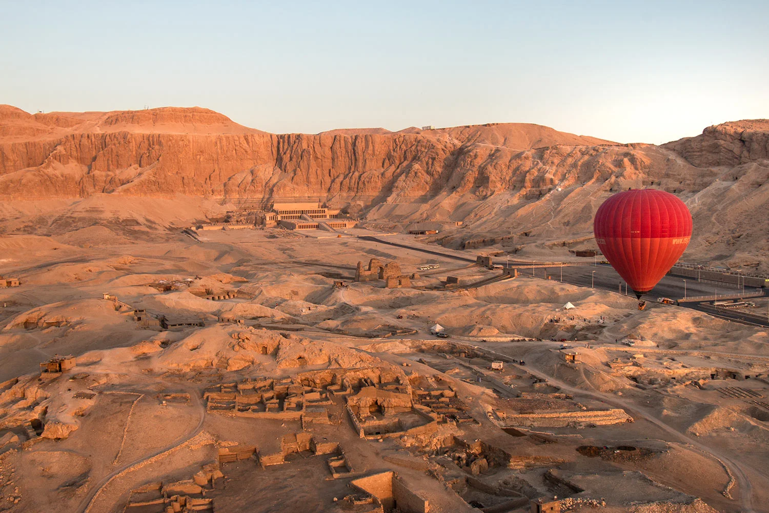 balloon over luxor 5